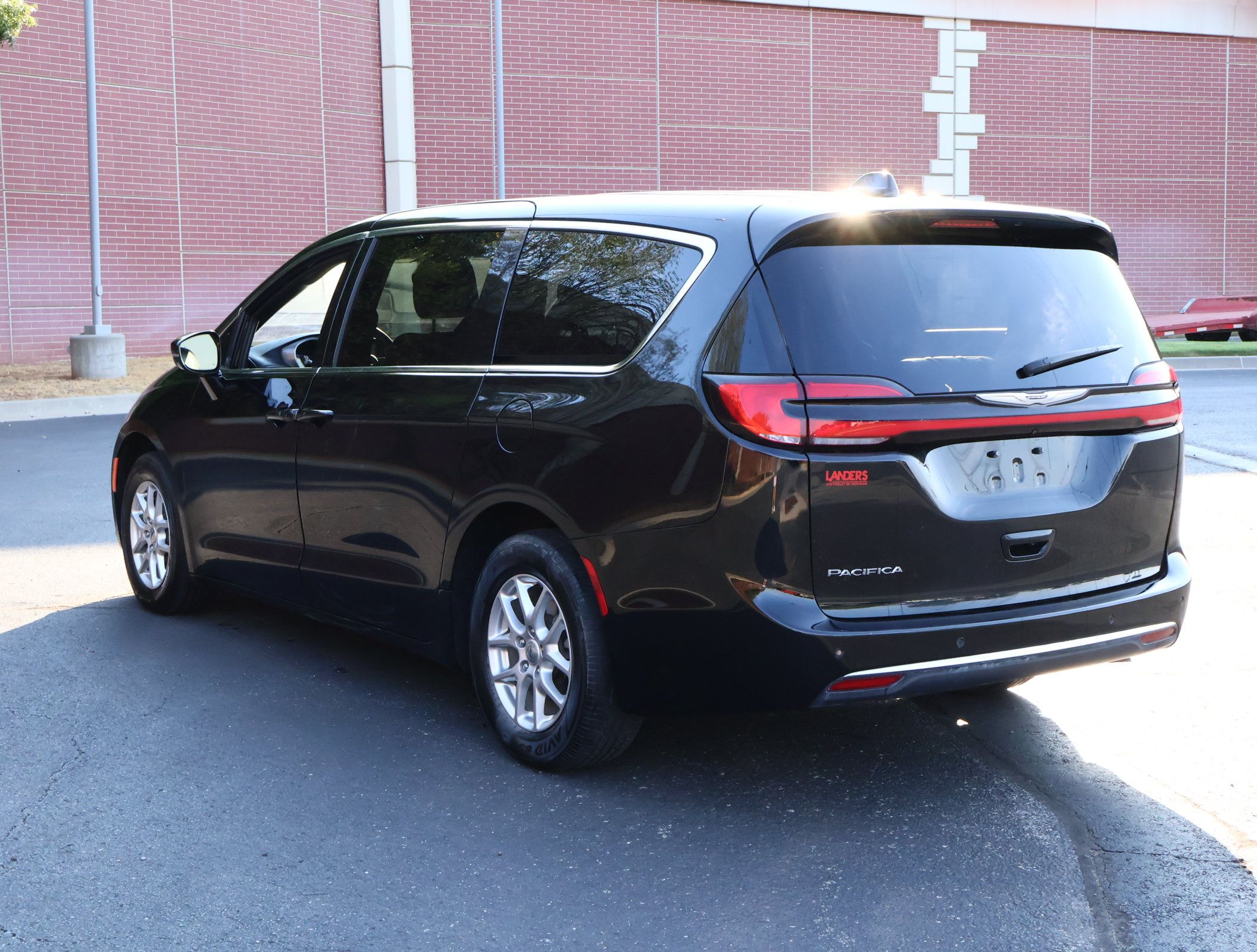 Used 2025 Chrysler Pacifica Select FWD image 6