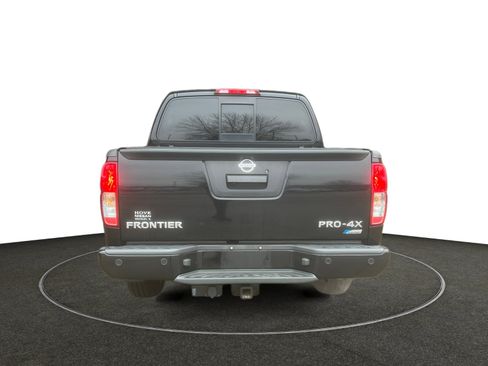 Used 2017 Nissan Frontier PRO-4X image 5