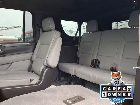 Used 2021 GMC Yukon XL SLT w/ SLT Premium Package image 12