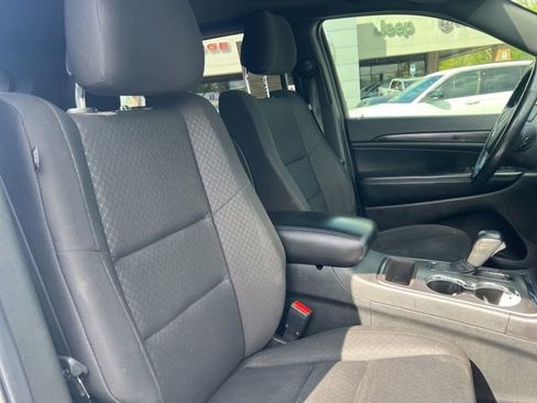 Used 2018 Jeep Grand Cherokee Laredo AWD/4WD image 29