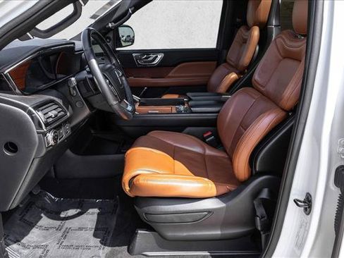 Used 2020 Lincoln Navigator Reserve AWD/4WD image 12