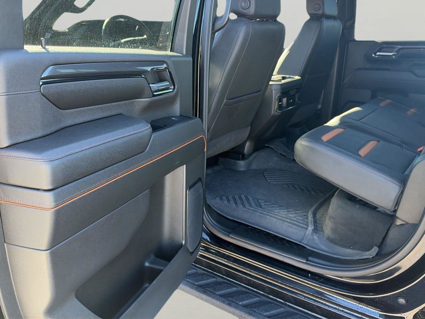 Used 2024 GMC Sierra 2500 AT4 w/ Technology Package AWD/4WD image 29