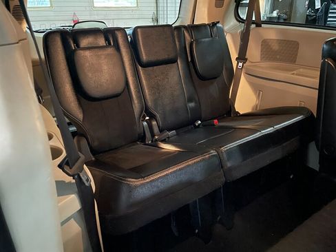 Used 2019 Dodge Grand Caravan SXT FWD image 20