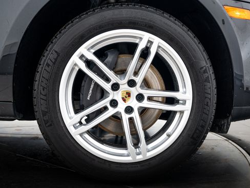 Certified 2026 Porsche Macan AWD/4WD image 11