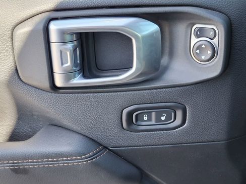 Used 2022 Jeep Wrangler Unlimited Rubicon w/ Xtreme Recon 35" Tire Package image 15