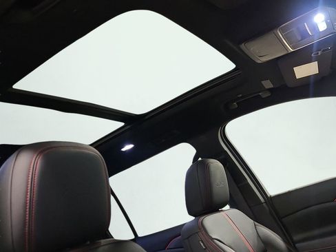 Used 2024 Chevrolet Traverse RS image 24