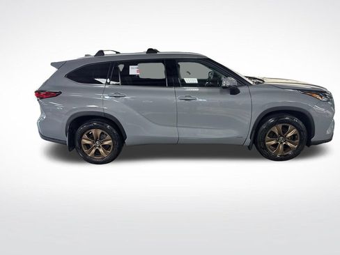 Used 2022 Toyota Highlander Bronze Edition AWD/4WD image 6