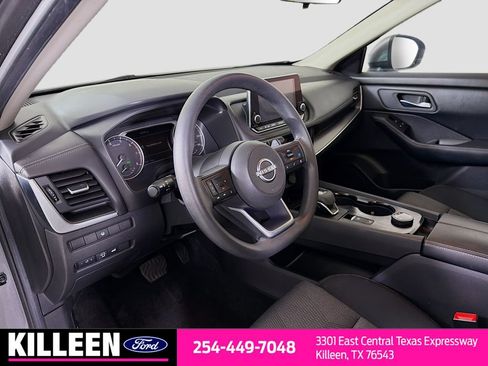 Used 2024 Nissan Rogue SV AWD/4WD image 11