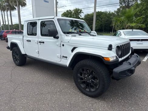 Used 2024 Jeep Gladiator Sport AWD/4WD image 4