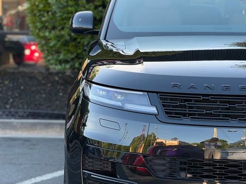 Used 2024 Land Rover Range Rover Sport SE image 4