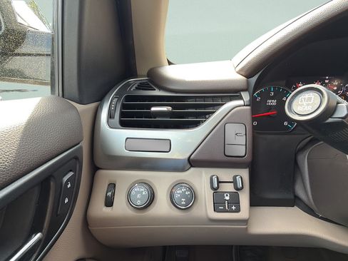 Used 2016 Chevrolet Suburban LTZ AWD/4WD image 19