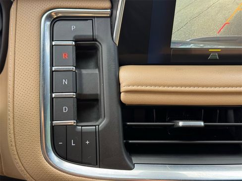 Used 2022 Chevrolet Suburban Premier image 33