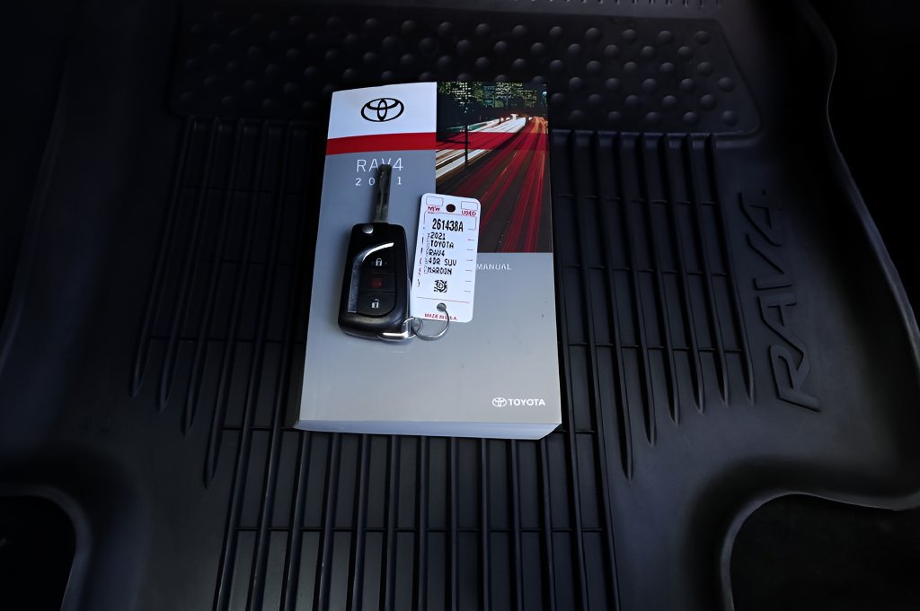 Used 2021 Toyota RAV4 LE AWD/4WD image 40