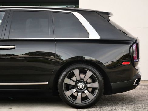 Certified 2023 Rolls-Royce Cullinan AWD/4WD image 22