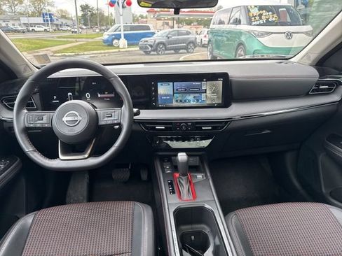Used 2025 Nissan Kicks SR w/ SR Premium Package AWD/4WD image 10