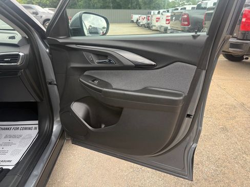 Used 2021 Chevrolet TrailBlazer LT w/ Convenience Package FWD image 11