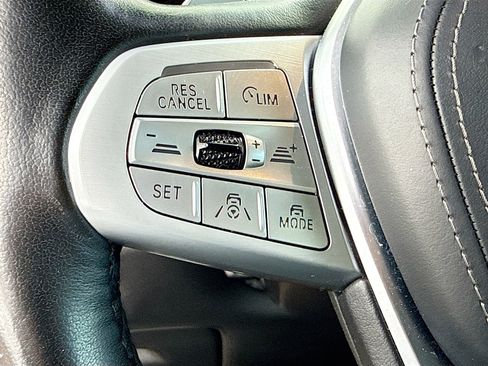 Used 2021 BMW X7 xDrive40i w/ Premium Package AWD/4WD image 39