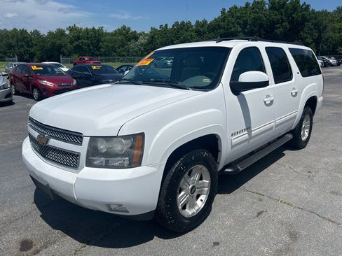 Used 2011 Chevrolet Suburban LT w/ Luxury Package AWD/4WD image 2