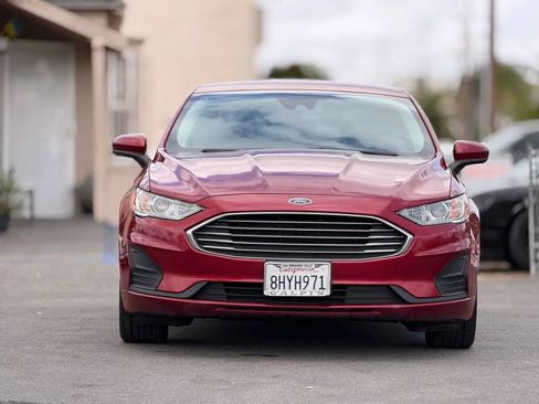 Used 2019 Ford Fusion SE FWD image 3