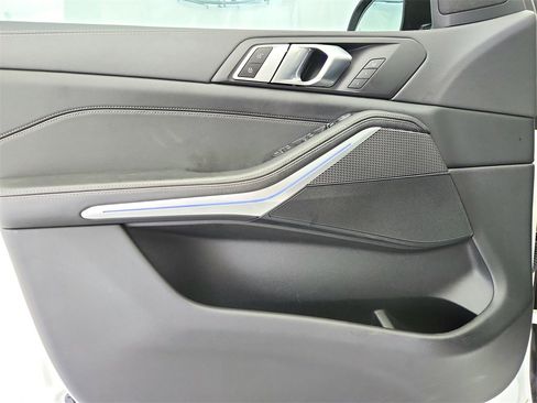 Used 2022 BMW X5 M50i image 27