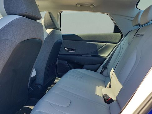 Certified 2025 Hyundai Elantra Limited FWD image 11