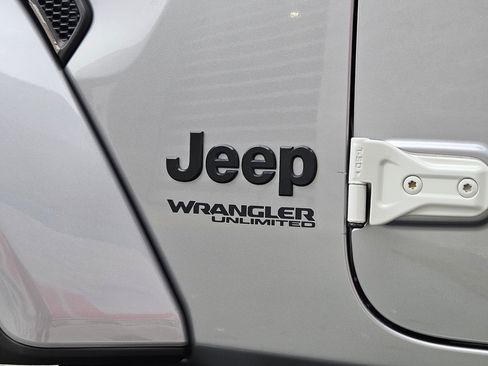 Used 2021 Jeep Wrangler Unlimited Sahara image 31