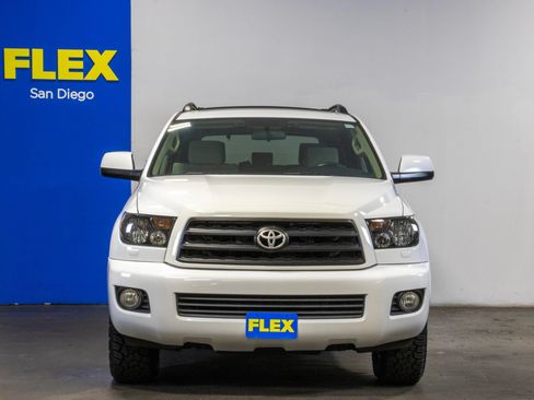 Used 2014 Toyota Sequoia SR5 RWD image 9