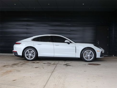 Certified 2025 Porsche Panamera 4 image 9