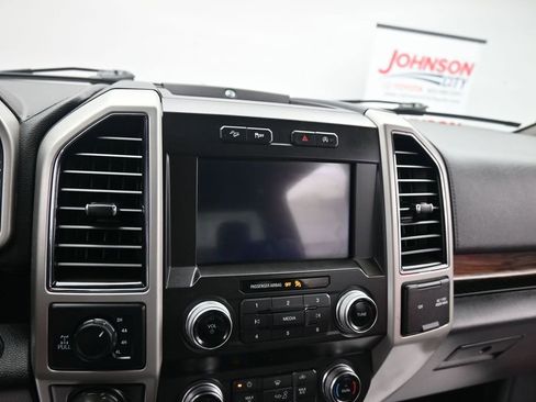 Used 2019 Ford F150 Lariat w/ Equipment Group 502A Luxury AWD/4WD image 21