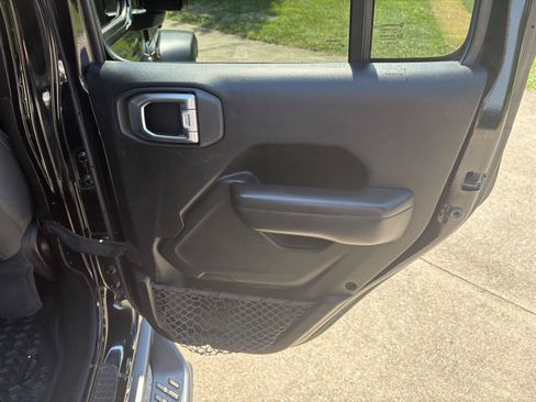 Used 2019 Jeep Wrangler Unlimited Sport S AWD/4WD image 12