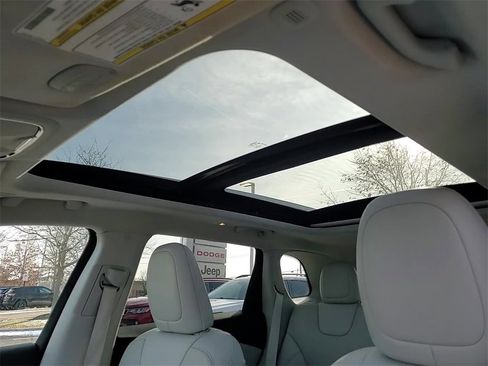 Used 2020 Jeep Cherokee Limited image 21