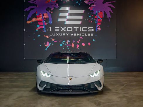 Used 2018 Lamborghini Huracan Performante image 4