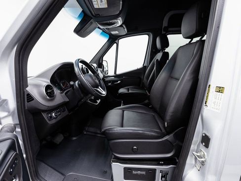 Used 2024 Mercedes-Benz Sprinter 144 Cargo image 7