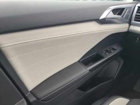 New 2025 Volkswagen Taos SEL image 29