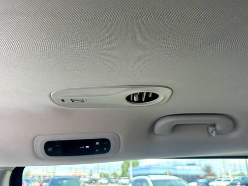 Used 2023 Chrysler Pacifica Touring-L FWD image 20