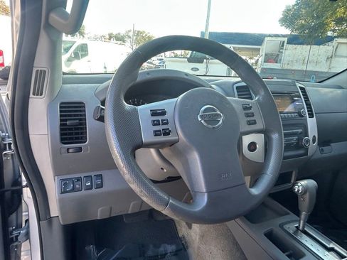 Used 2014 Nissan Frontier SV image 29