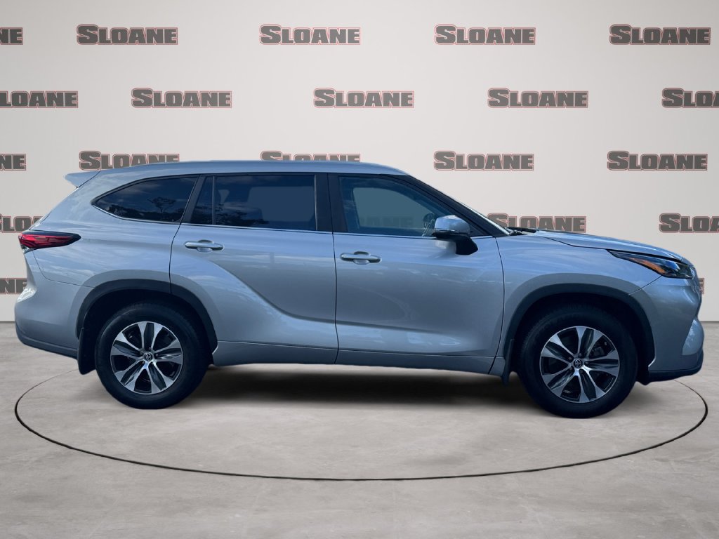 Used 2023 Toyota Highlander XLE AWD/4WD image 6