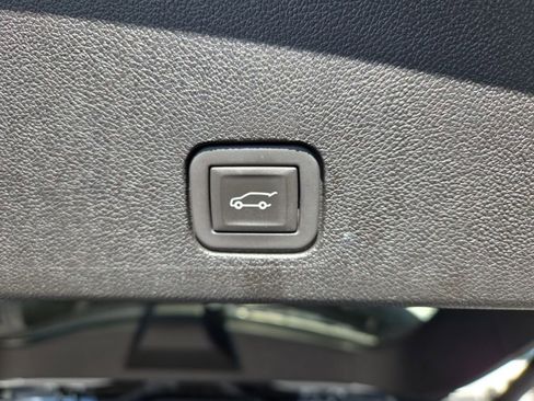 Used 2023 Cadillac XT6 Sport image 14