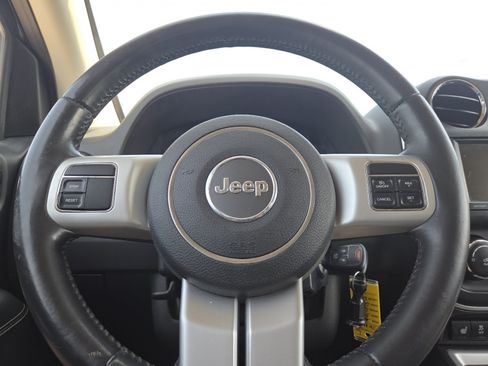 Used 2015 Jeep Compass Latitude FWD image 23