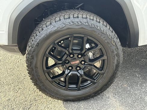 New 2026 GMC Canyon AT4 AWD/4WD image 15