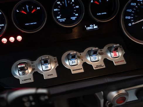 Used 2005 Ford GT RWD image 40