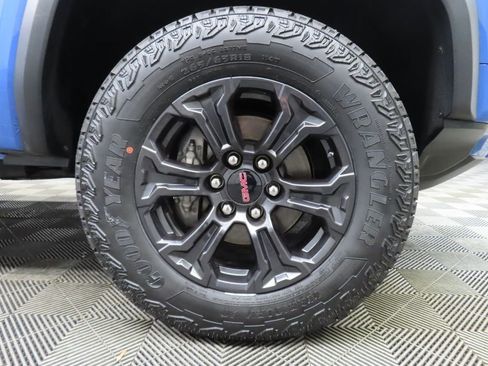 Used 2025 GMC Canyon Elevation image 7