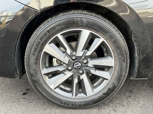 Used 2025 Nissan Versa SV image 27