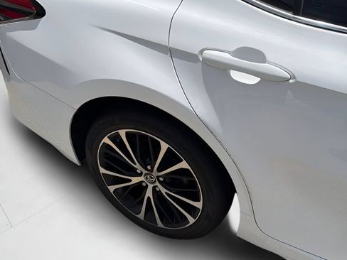 Used 2019 Toyota Camry SE FWD image 6