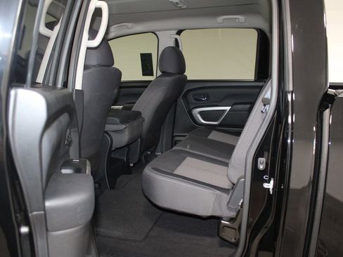 Used 2024 Nissan Titan SV image 23