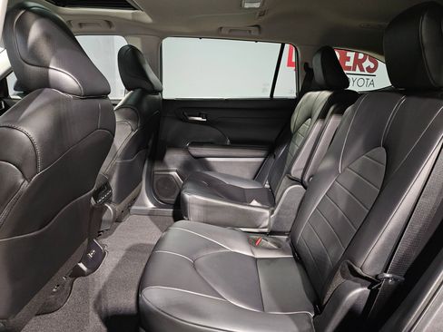 Certified 2024 Toyota Highlander XLE AWD/4WD image 36