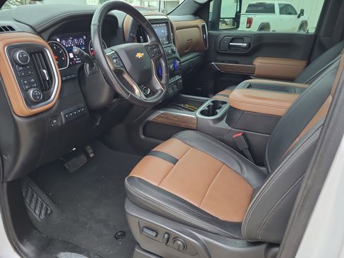 Used 2022 Chevrolet Silverado 2500 High Country w/ Z71 Off-Road Package image 14