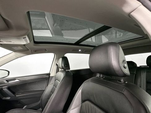 Used 2019 Volkswagen Tiguan SEL Premium w/ 3rd Row Seat Package AWD/4WD image 21