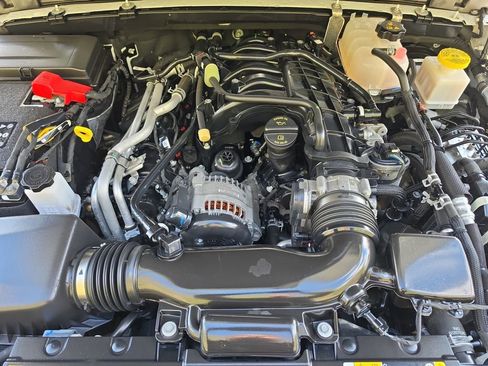 Used 2023 Jeep Gladiator Sport AWD/4WD image 17
