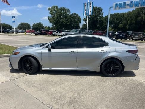 Used 2022 Toyota Camry XSE FWD image 3